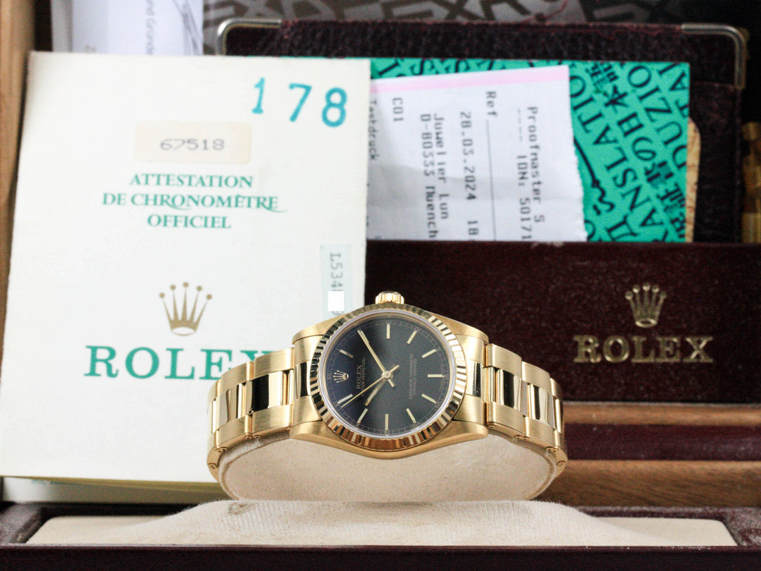 Oyster Perpetual Medium Black Dial Referenz 67518