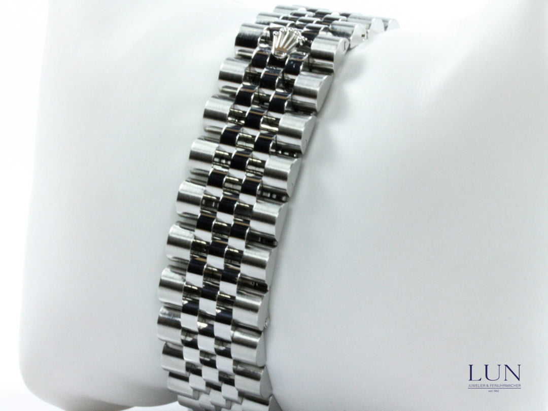 116234_RLX_Datejust_Jubilee_WGold_Bezel_White_Dial_7-scaled
