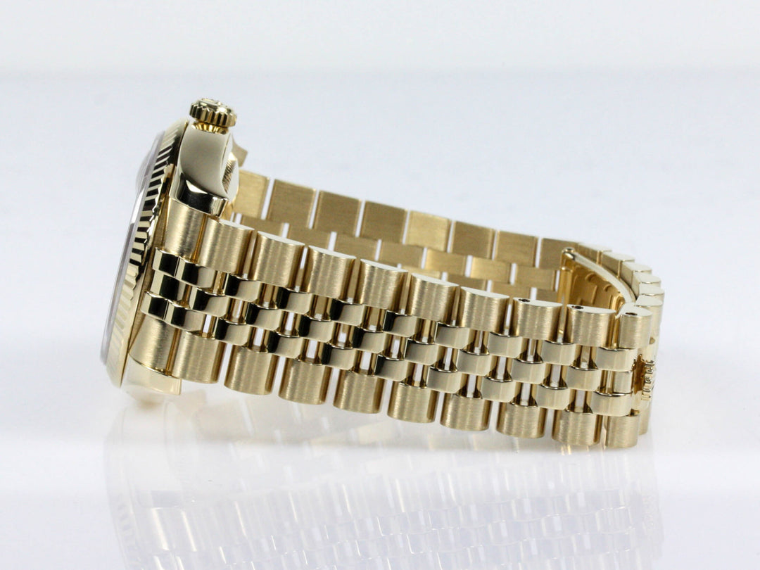 116238_RLX_Datejust_18k_Gold_Jubileeband_F-Serie_Black_Dial_9-2-scaled-1.jpg