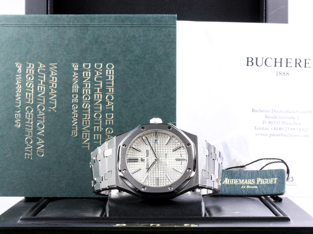 15400ST.OO_.1220ST.02_Audemars_Piguet_Royal_Oak_41mm_Silver_Dial_FSet_2016_0-scaled