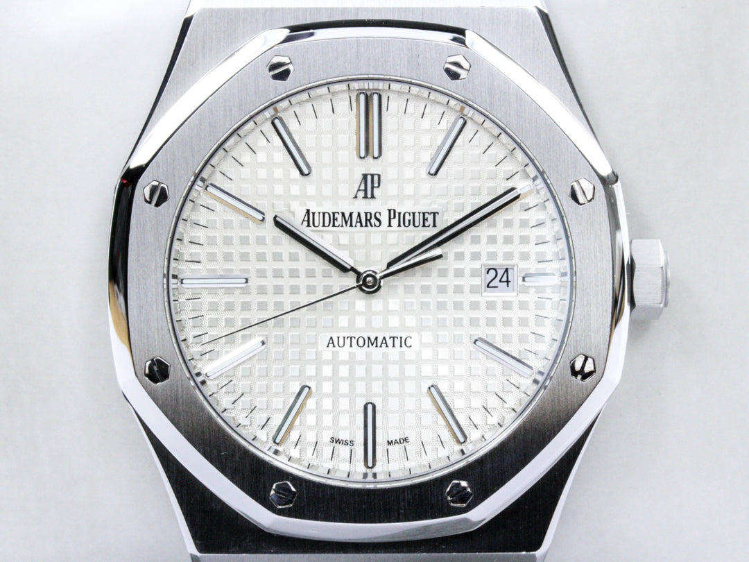 15400ST.OO_.1220ST.02_Audemars_Piguet_Royal_Oak_41mm_Silver_Dial_FSet_2016_1-scaled