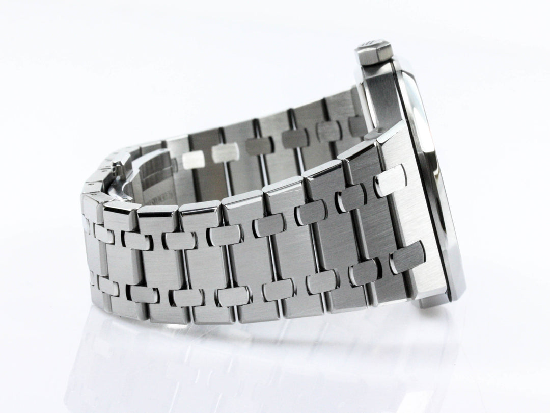 15400ST.OO_.1220ST.02_Audemars_Piguet_Royal_Oak_41mm_Silver_Dial_FSet_2016_12-scaled