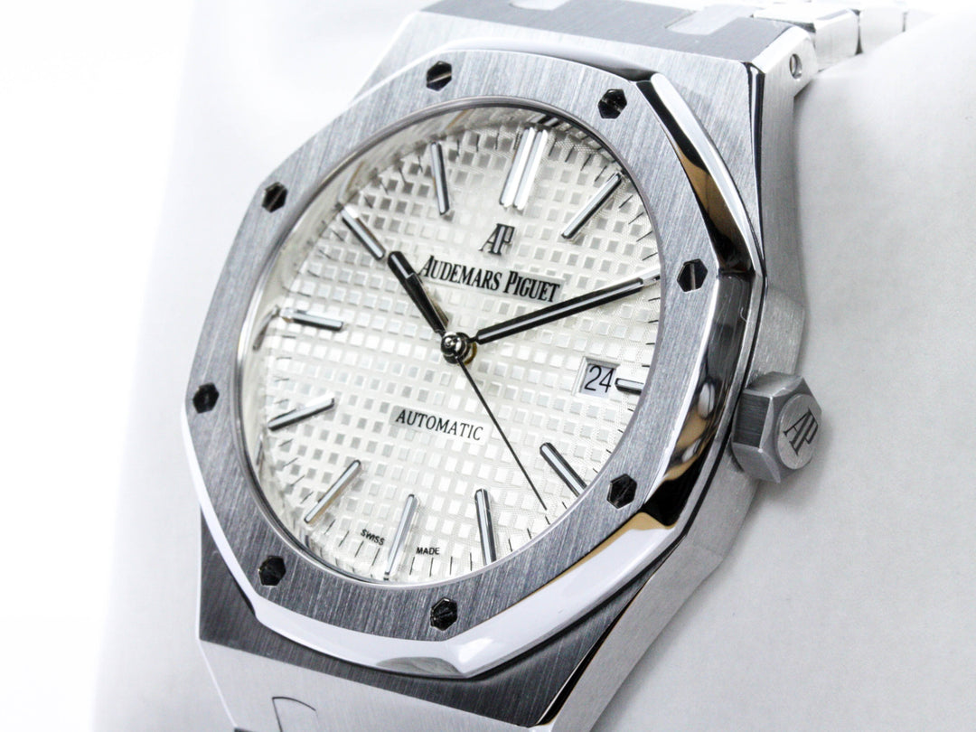 15400ST.OO_.1220ST.02_Audemars_Piguet_Royal_Oak_41mm_Silver_Dial_FSet_2016_2-scaled