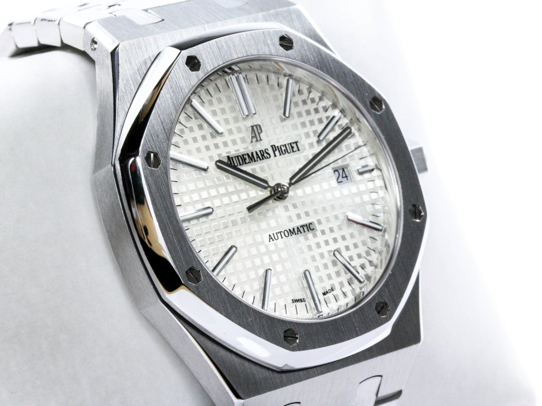 15400ST.OO_.1220ST.02_Audemars_Piguet_Royal_Oak_41mm_Silver_Dial_FSet_2016_3-scaled