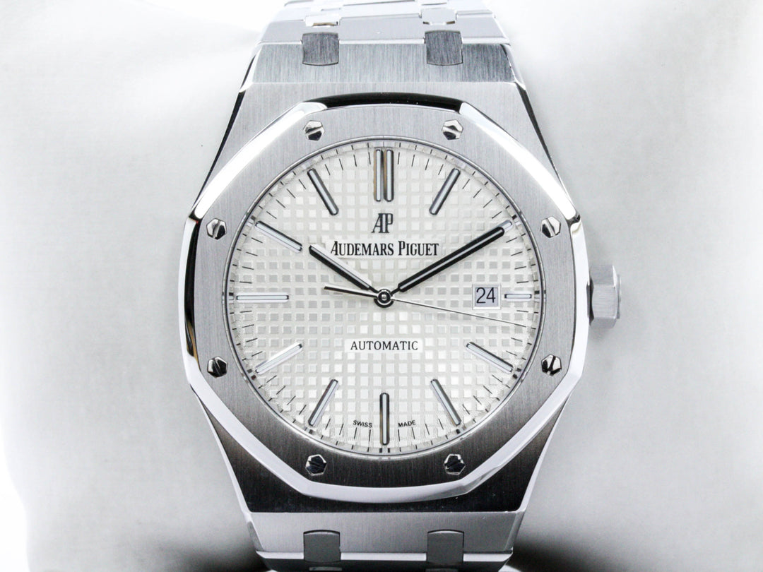 15400ST.OO_.1220ST.02_Audemars_Piguet_Royal_Oak_41mm_Silver_Dial_FSet_2016_4-scaled