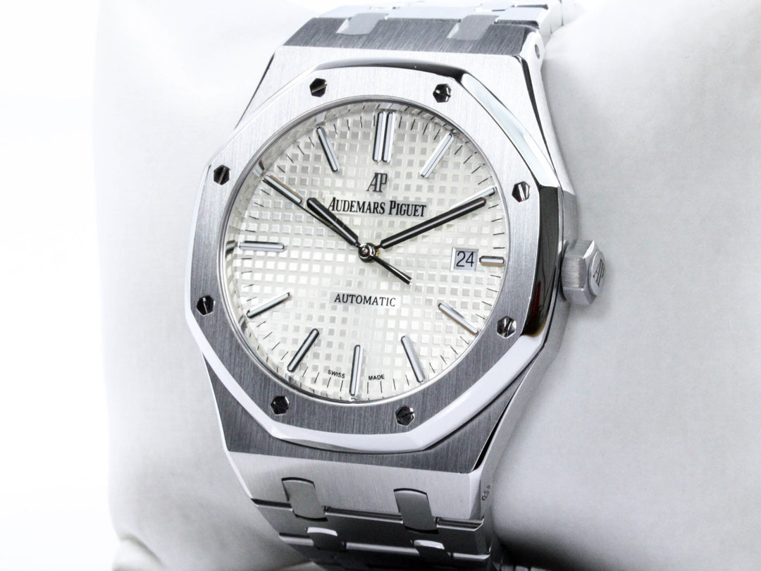 15400ST.OO_.1220ST.02_Audemars_Piguet_Royal_Oak_41mm_Silver_Dial_FSet_2016_5-scaled