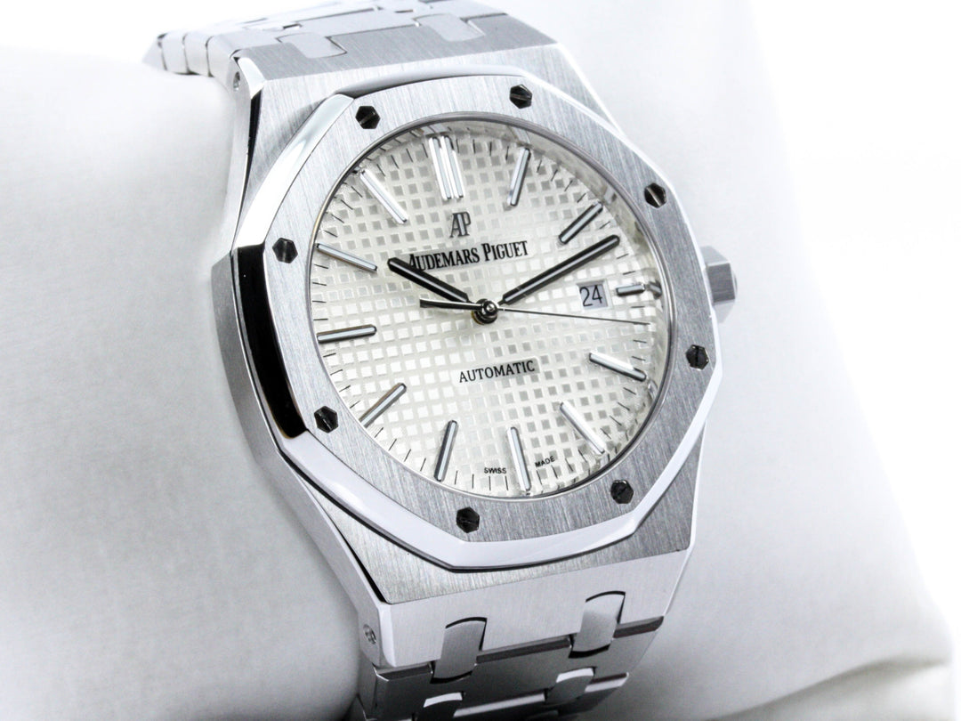 15400ST.OO_.1220ST.02_Audemars_Piguet_Royal_Oak_41mm_Silver_Dial_FSet_2016_6-scaled