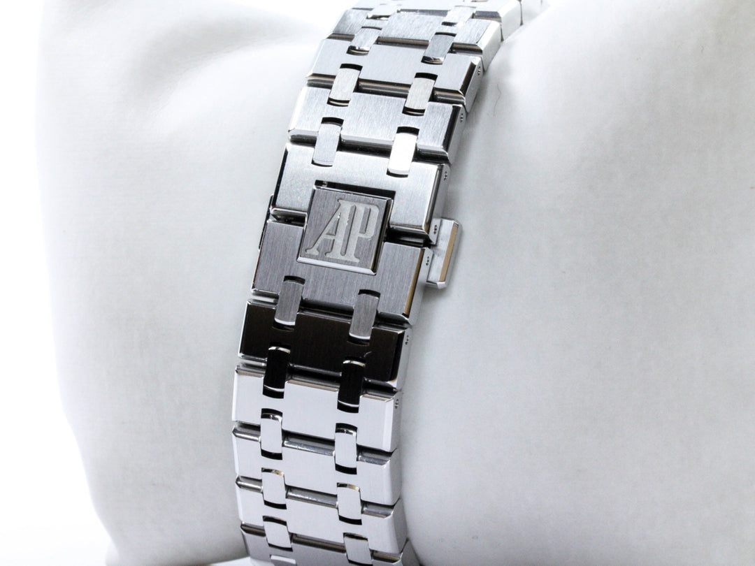 15400ST.OO_.1220ST.02_Audemars_Piguet_Royal_Oak_41mm_Silver_Dial_FSet_2016_7-scaled