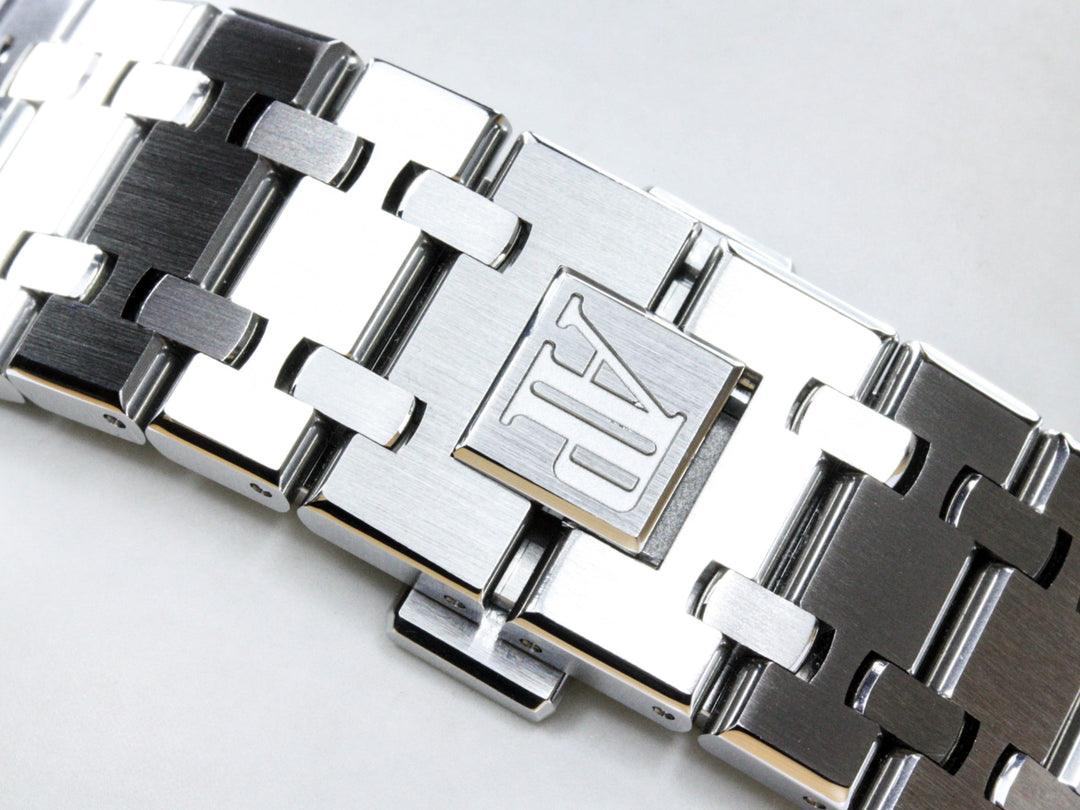 15400ST.OO_.1220ST.02_Audemars_Piguet_Royal_Oak_41mm_Silver_Dial_FSet_2016_8-scaled