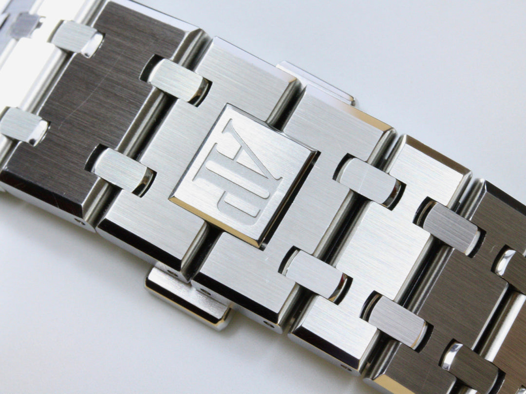 26331ST.OO_.1220ST.01_Audemars_Piguet_Royal_Oak_Chronograph_Blue_ZB_2020_8-scaled