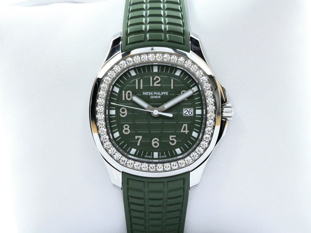 5267:200A-011_Patek_Aquanaut_Luce_Diamond_Bezel_FSet_2023_4