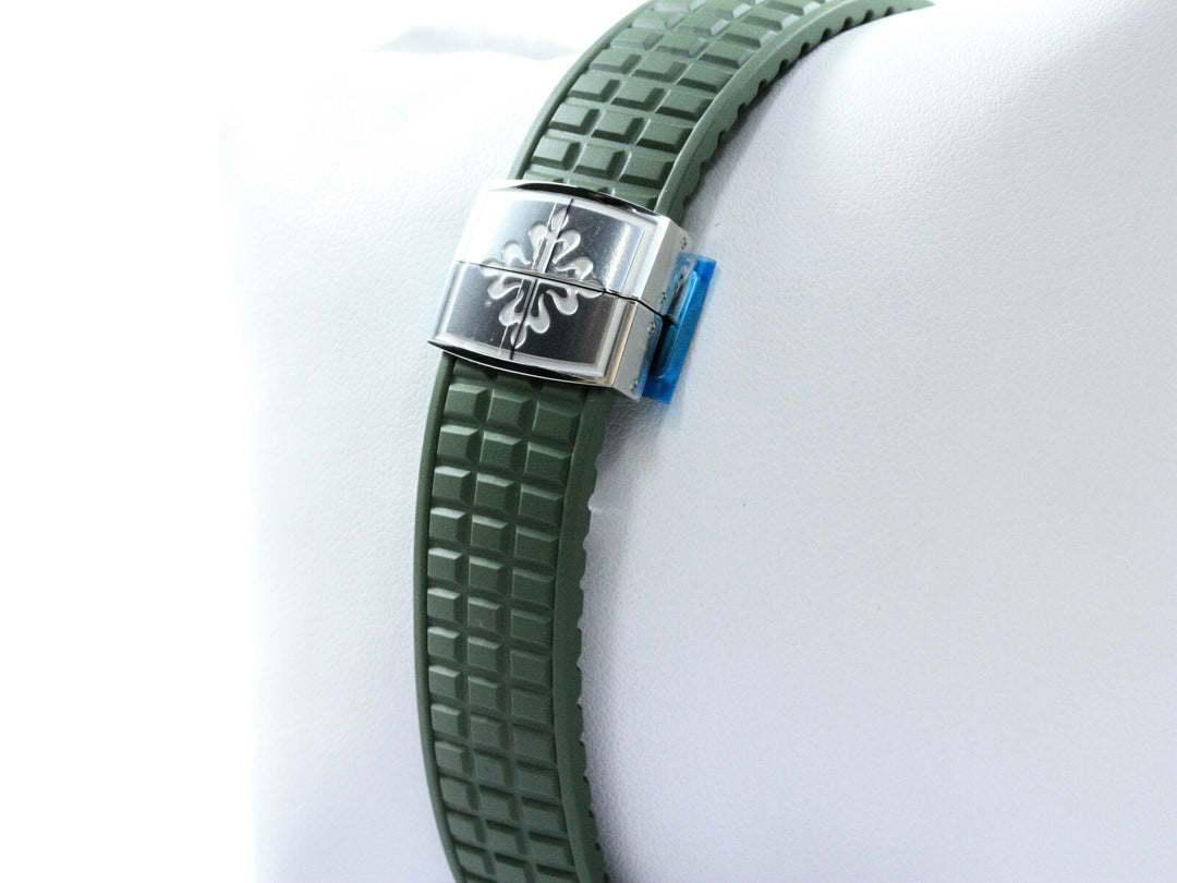 5267:200A-011_Patek_Aquanaut_Luce_Diamond_Bezel_FSet_2023_7