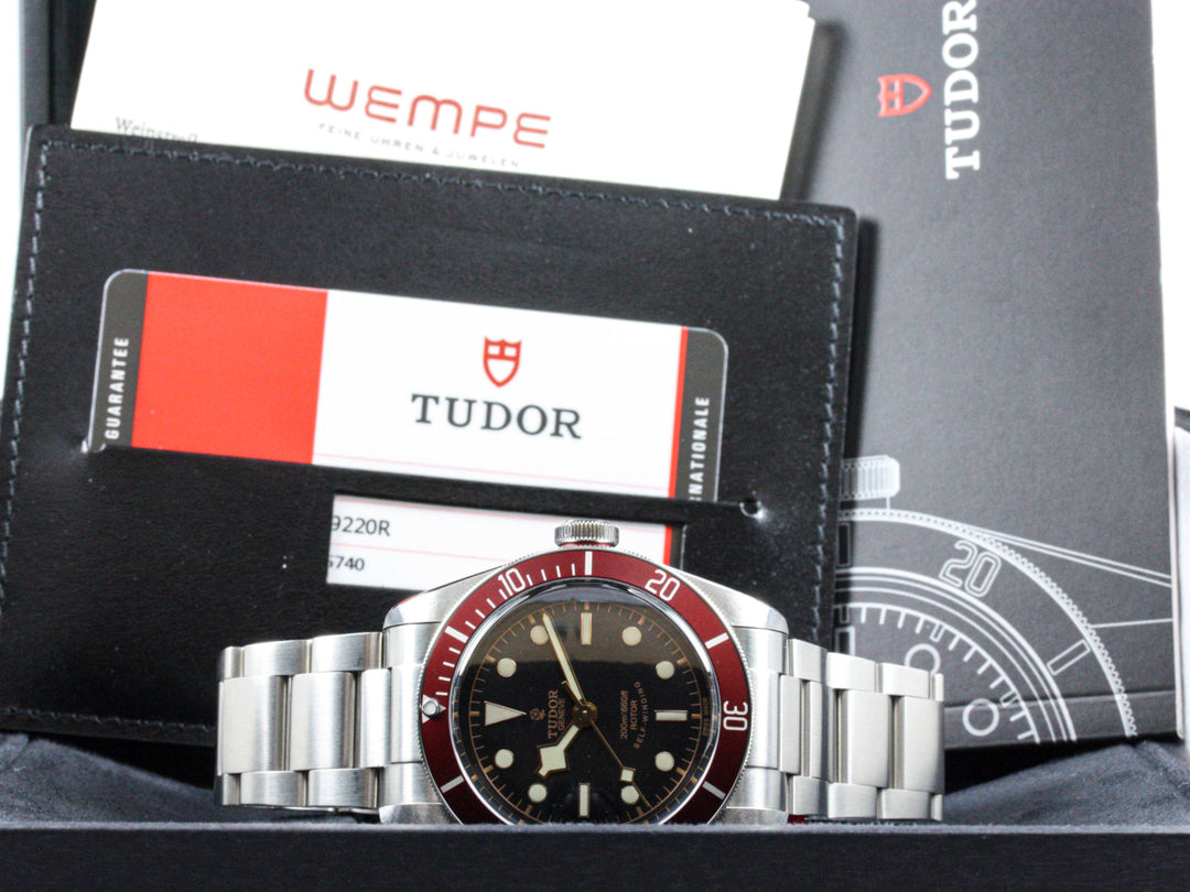 79220R_Tudor_Black_Bay_Rot_41_Schwarz_Smiley_FSet_Wempe_0-scaled