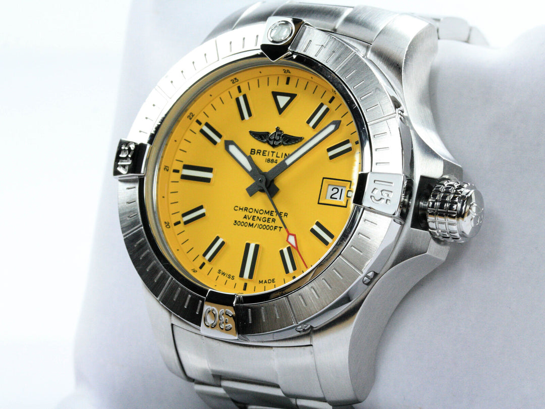 A17319101I1X2_Breitling_Avenger_45_Stahlband_Textilband_ZB_Gelb_FSet_2021_2