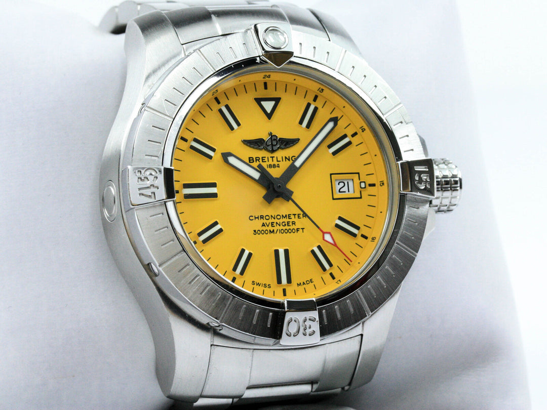 A17319101I1X2_Breitling_Avenger_45_Stahlband_Textilband_ZB_Gelb_FSet_2021_6