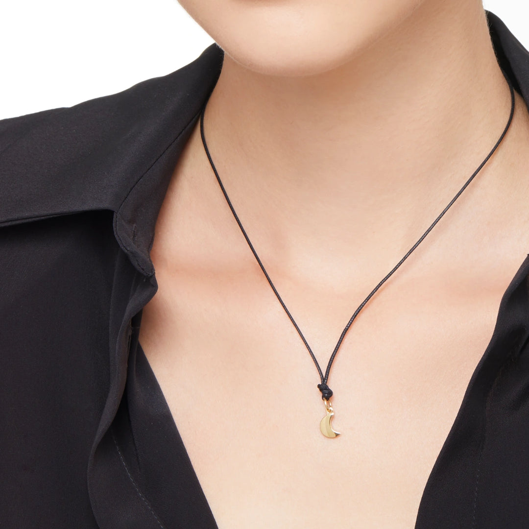 DMB9033_MOONS_000OG_100_Dodo_moon-charm-18k-yellow-gold