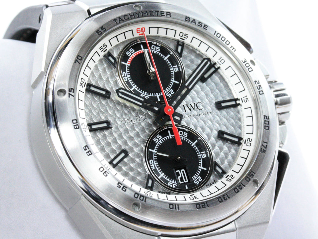 IW378505_IWC_Ingenieur_Chronograph_45mm_Silberpfel_Stahl_Hybrid_3-scaled
