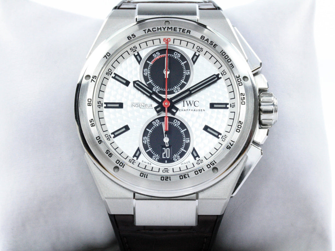 IW378505_IWC_Ingenieur_Chronograph_45mm_Silberpfel_Stahl_Hybrid_4-scaled