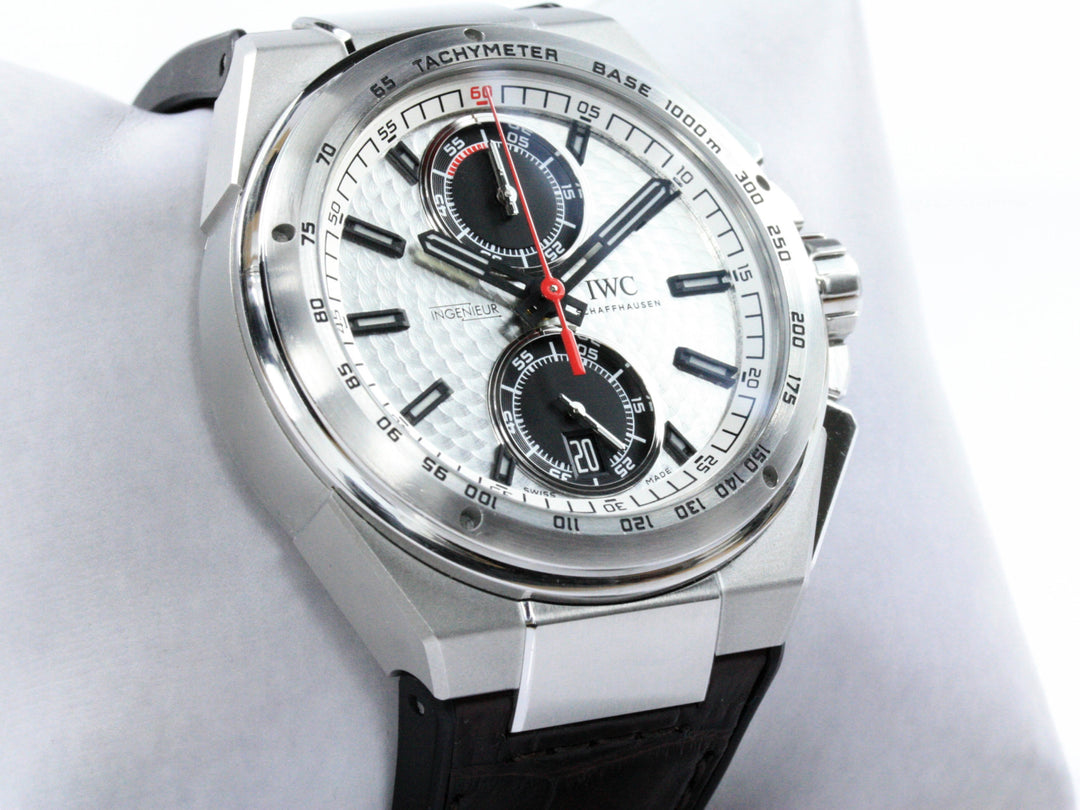 IW378505_IWC_Ingenieur_Chronograph_45mm_Silberpfel_Stahl_Hybrid_6-scaled