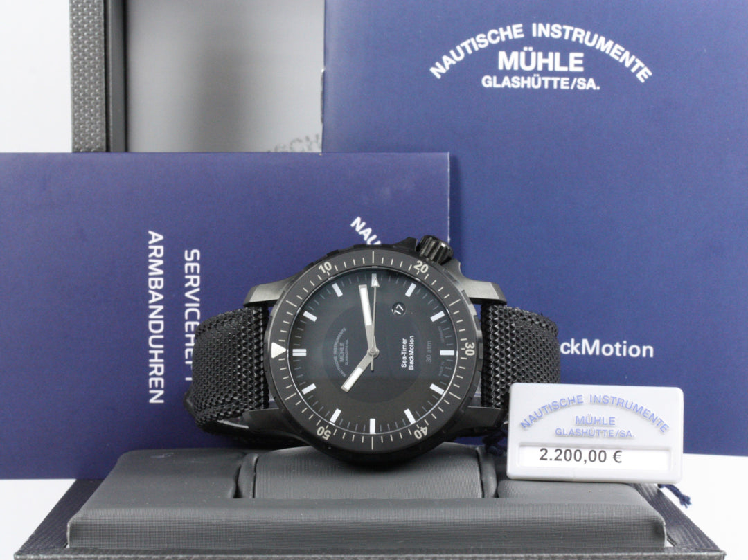 M1-41-83-NB_Muehle_Glashuette_Sea-Timer_Black_Motion_44mm_FSet_2019_0-scaled
