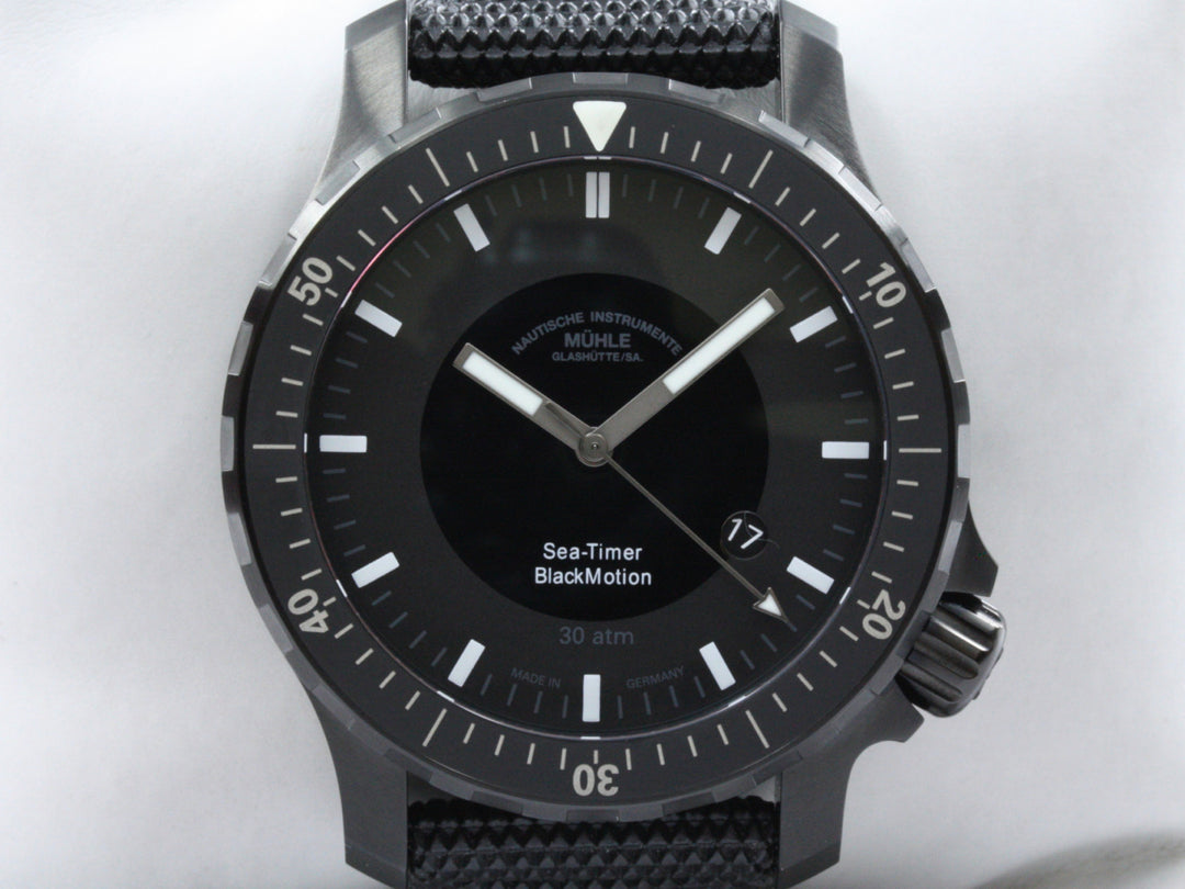 M1-41-83-NB_Muehle_Glashuette_Sea-Timer_Black_Motion_44mm_FSet_2019_1-scaled