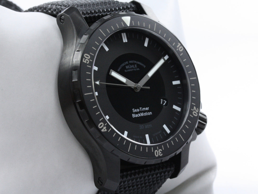M1-41-83-NB_Muehle_Glashuette_Sea-Timer_Black_Motion_44mm_FSet_2019_3-scaled