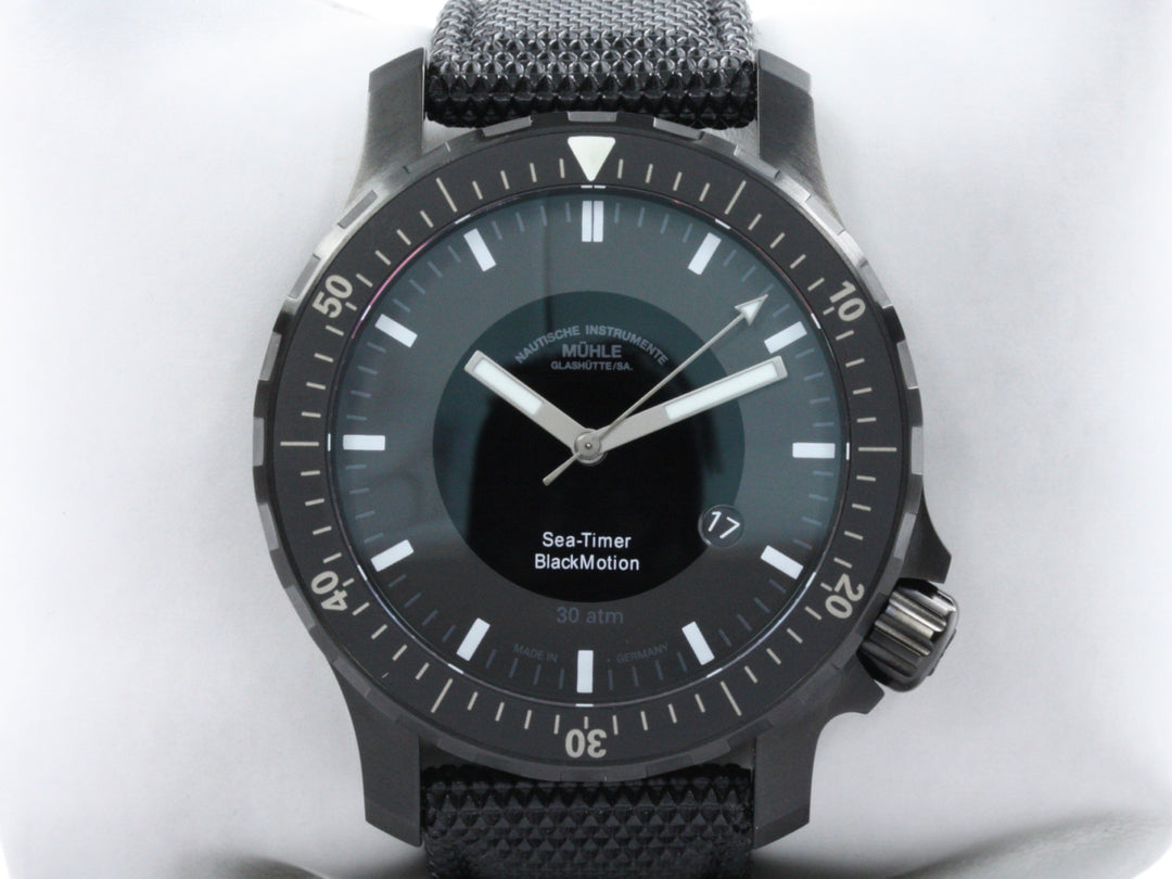 M1-41-83-NB_Muehle_Glashuette_Sea-Timer_Black_Motion_44mm_FSet_2019_4-scaled