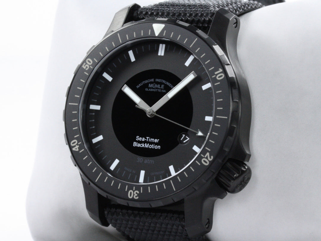 M1-41-83-NB_Muehle_Glashuette_Sea-Timer_Black_Motion_44mm_FSet_2019_5-scaled