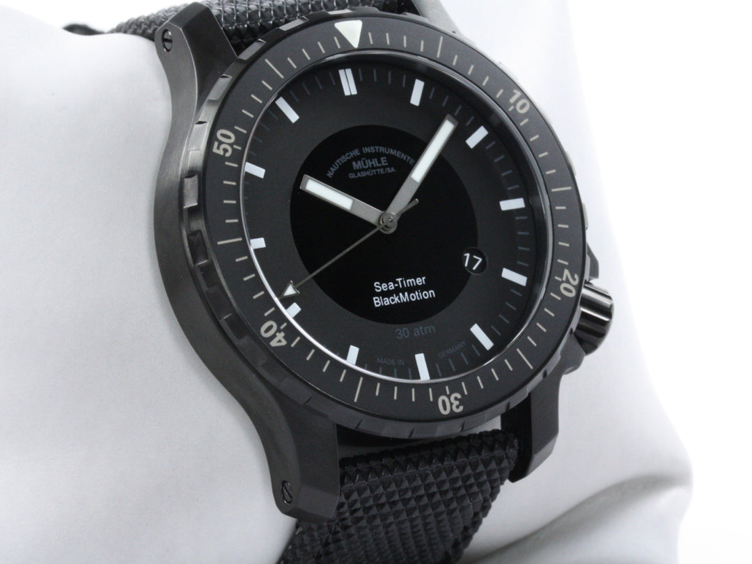 M1-41-83-NB_Muehle_Glashuette_Sea-Timer_Black_Motion_44mm_FSet_2019_6-scaled
