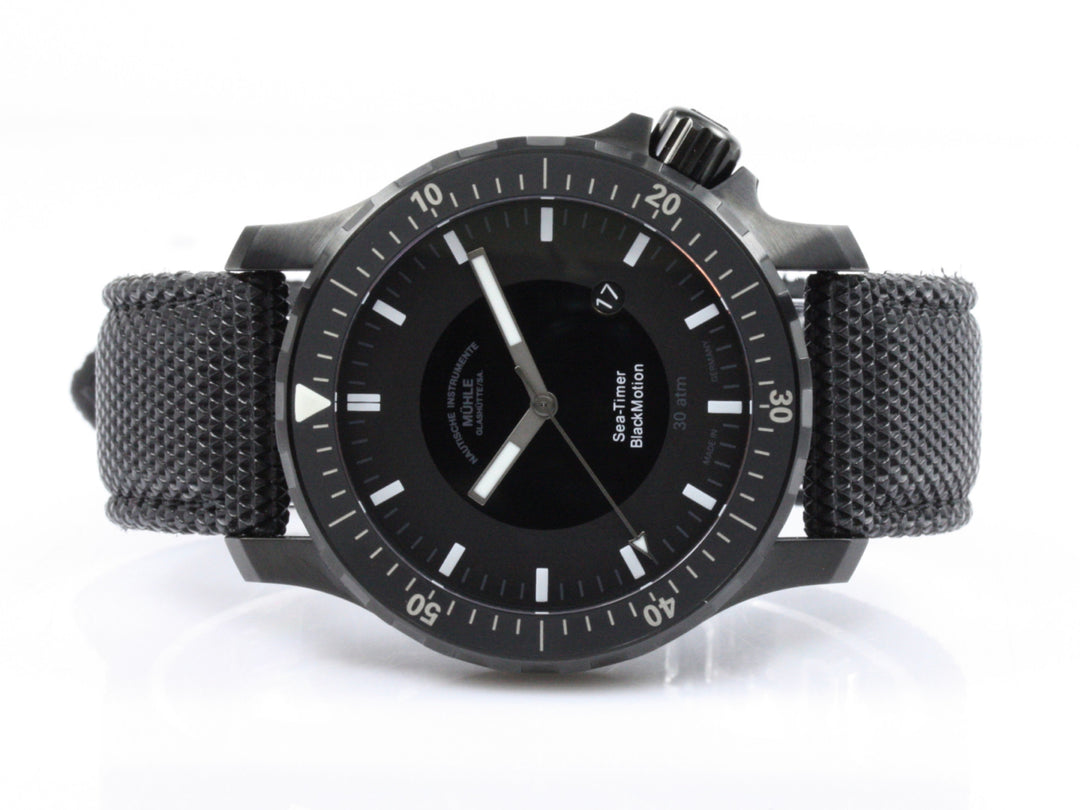 M1-41-83-NB_Muehle_Glashuette_Sea-Timer_Black_Motion_44mm_FSet_2019_9-scaled