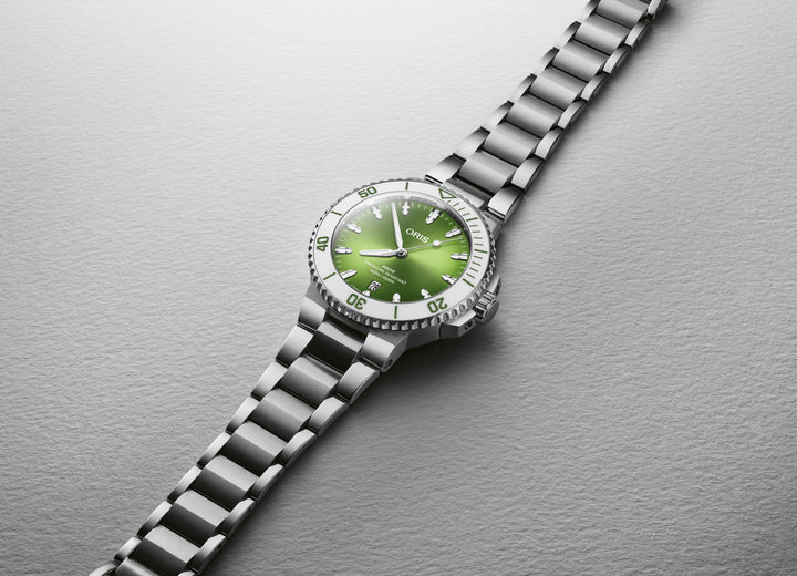 Oris Aquis Date Taste of Summer 41,5mm 01 733 7787 4137 – Detailansicht