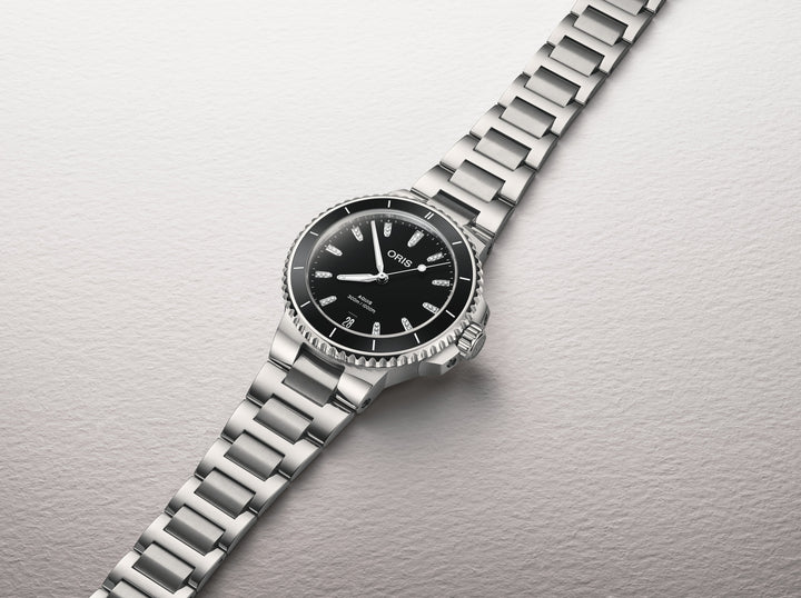 Oris Aquis Date Diamonds 36,5mm 01 733 7792 4194 – Detailansicht