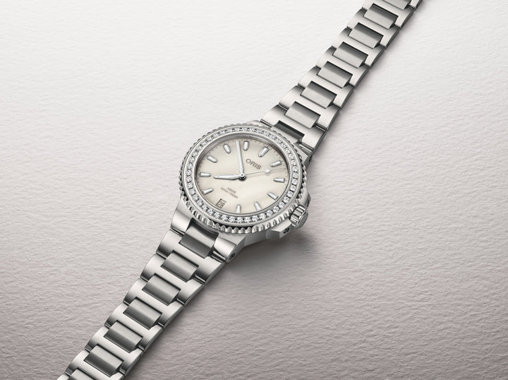 Oris Aquis Date Diamonds 36,5mm 01 733 7792 4956 – Detailansicht