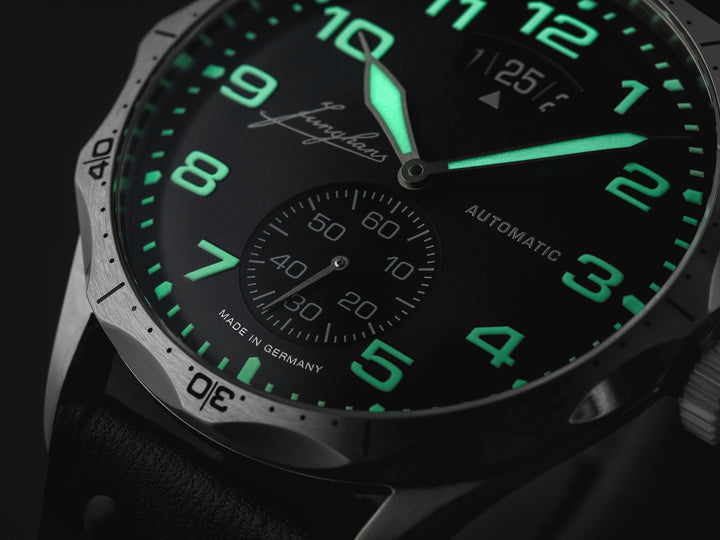 Junghans Pilot Automatic 43,3mm 27/4490.00 - Zifferblatt im Detail