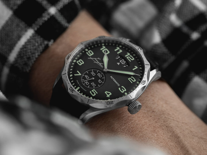 Junghans Pilot Automatic 43,3mm 27/4490.00 am Handgelenk