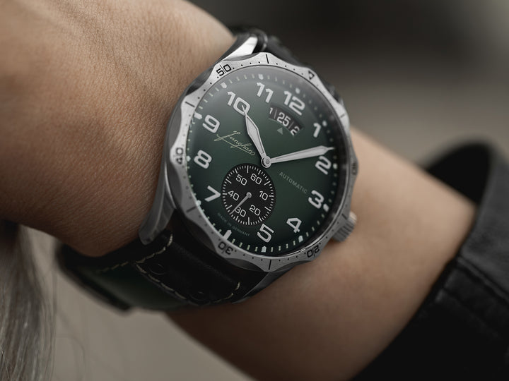 Junghans Pilot Automatic 43,3mm 27/4495.00 am Handgelenk