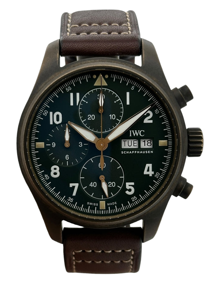 IWC Pilot Spitfire Chronograph Bronze IW387902 – Herrenuhr Bronze 41 mm mit grünem Zifferblatt und Lederarmband