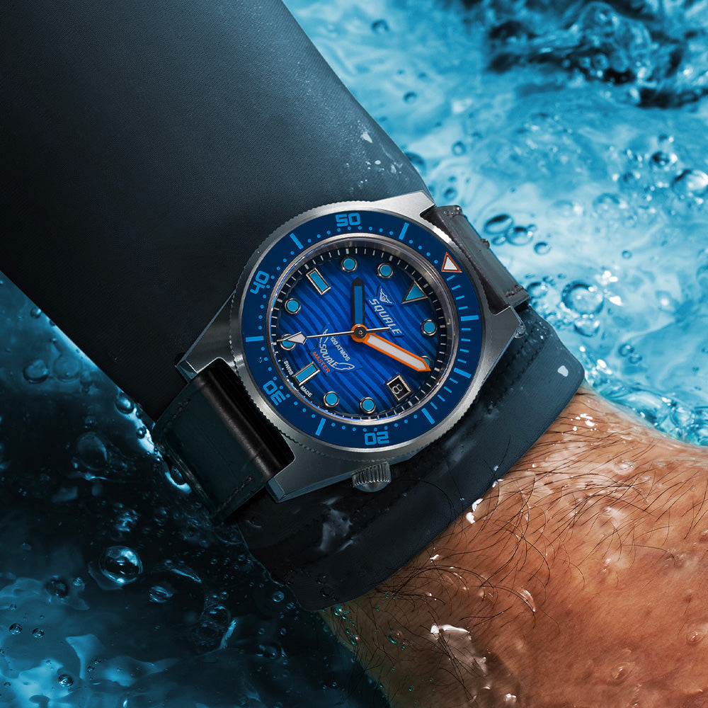 Squale Master Grand Bleu 42mm Kautschukband MASTIBLBL.RAL am Handgelenk