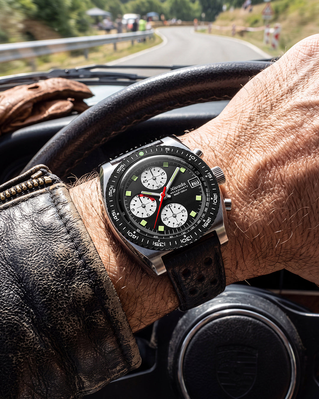 Nivada Grenchen Autochron Mecaquartz Reverse Panda 77007Q – Ansicht 4
