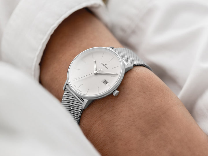 Junghans FORM Damen 34mm 47/4851.44 am Handgelenk