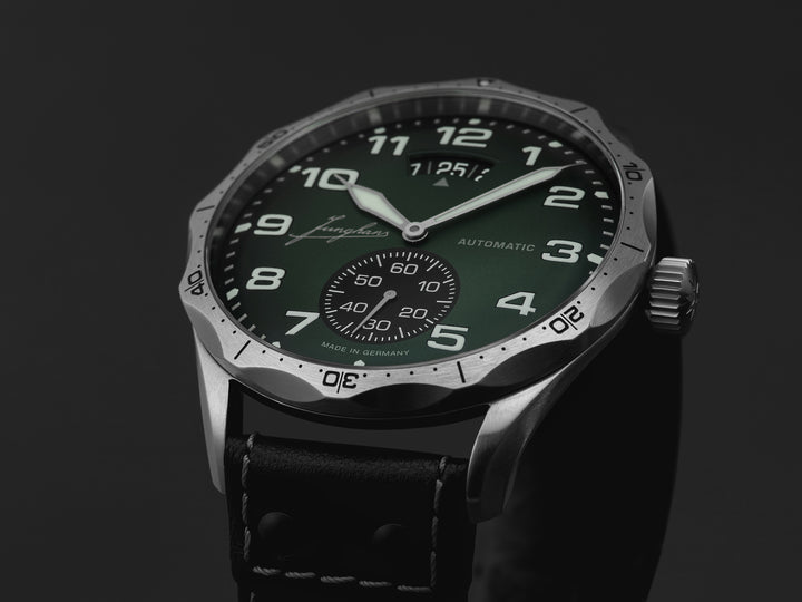 Junghans Pilot Automatic 43,3mm 27/4495.00 - Zifferblatt im Detail