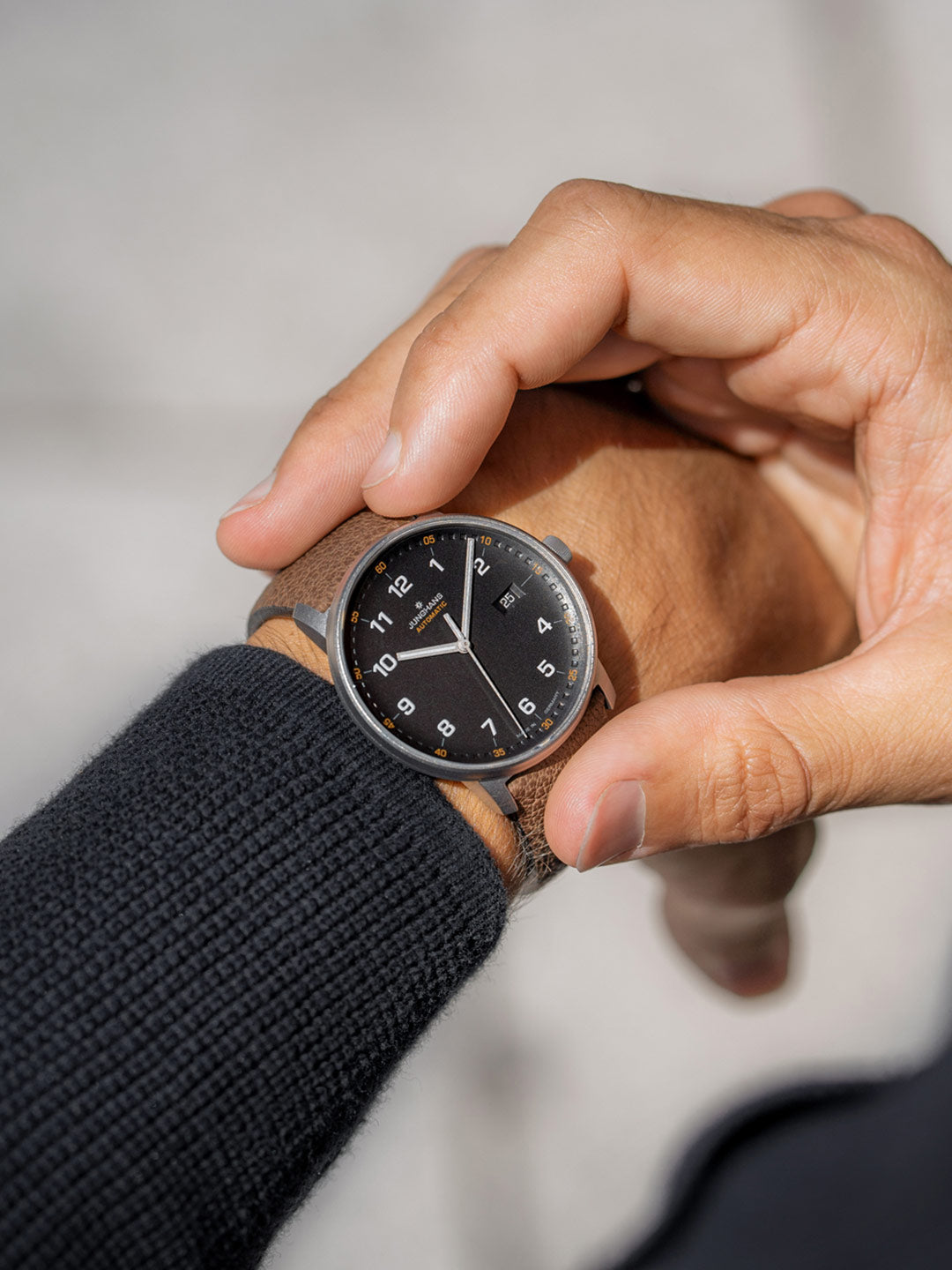 Junghans FORM A Titan 40mm 27/2002.00 am Handgelenk