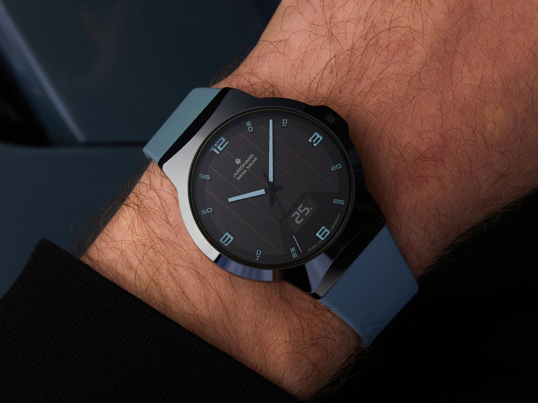 Junghans Force Mega Solar 40,4mm 18/1401.00 am Handgelenk