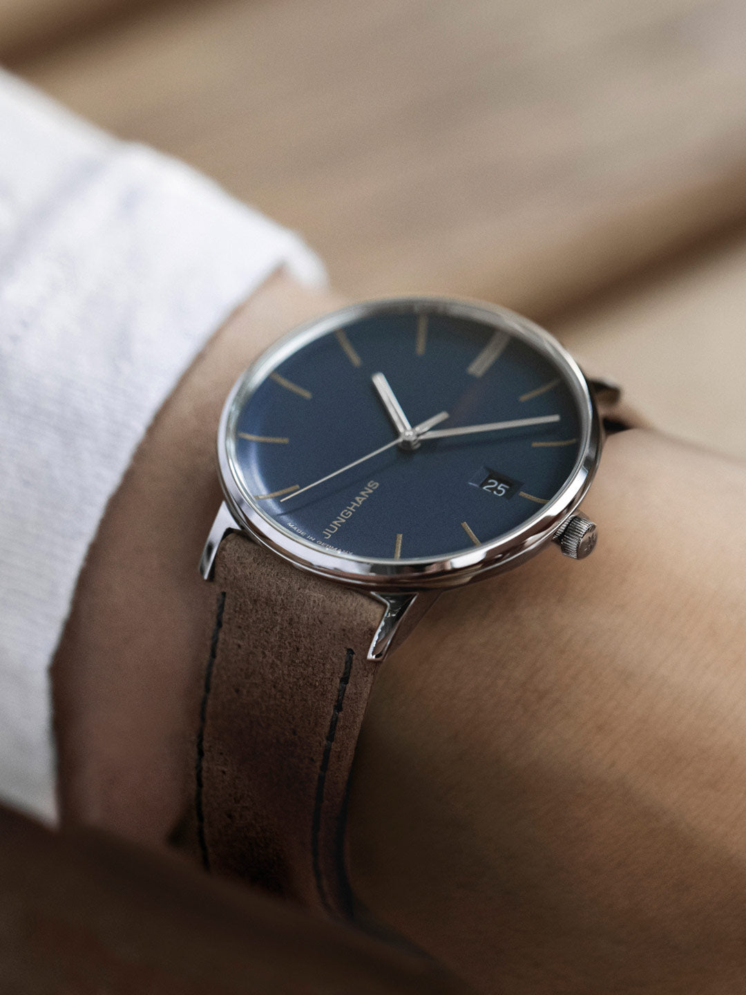 Junghans FORM Damen 34,1mm 47/4255.00 am Handgelenk