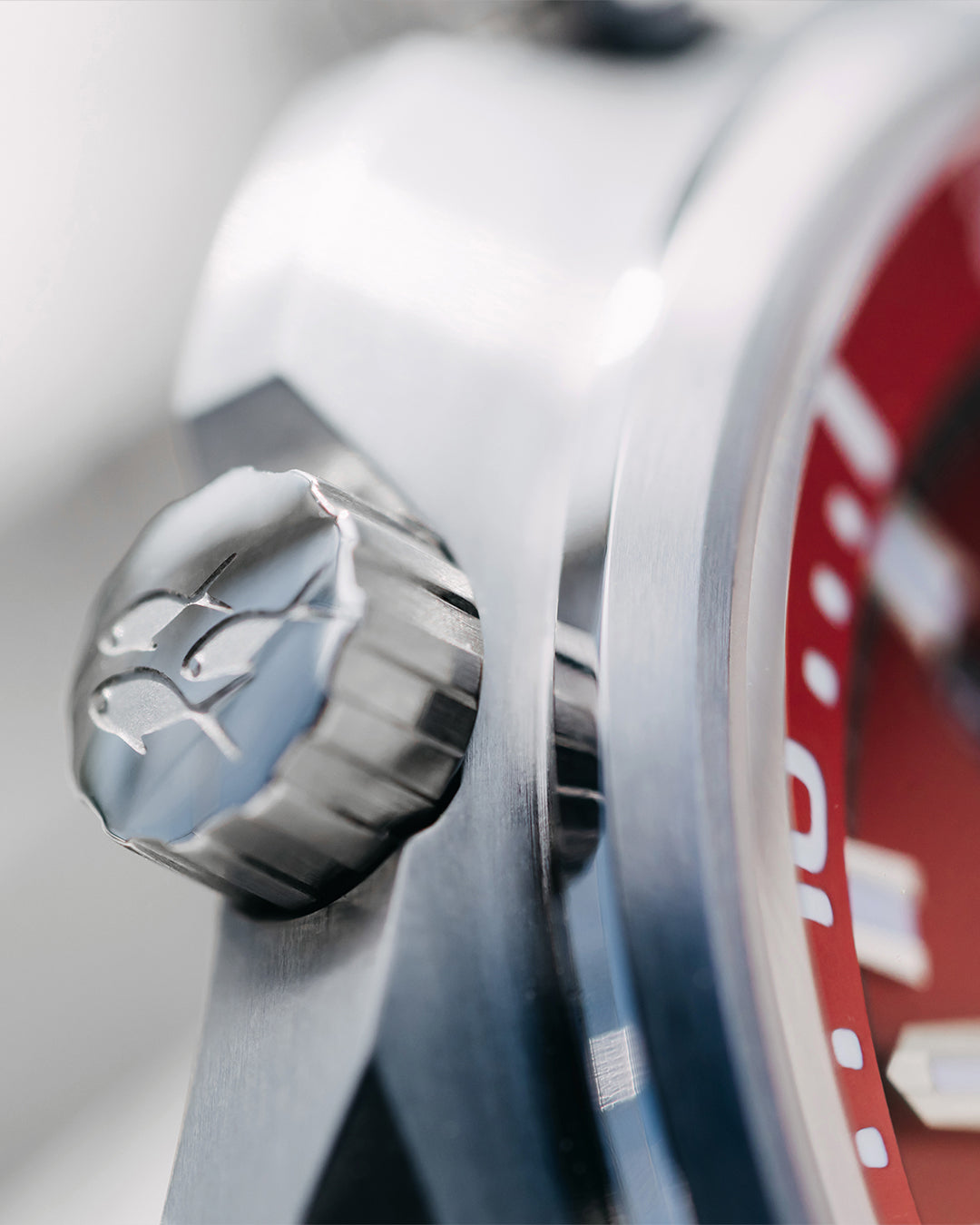 Junghans Aquaris Red 46,9mm 27/4661.44 - Zifferblatt im Detail