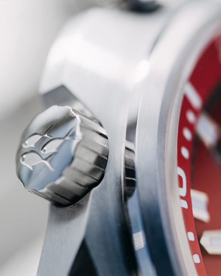Junghans Aquaris Red 46,9mm 27/4661.44 - Zifferblatt im Detail