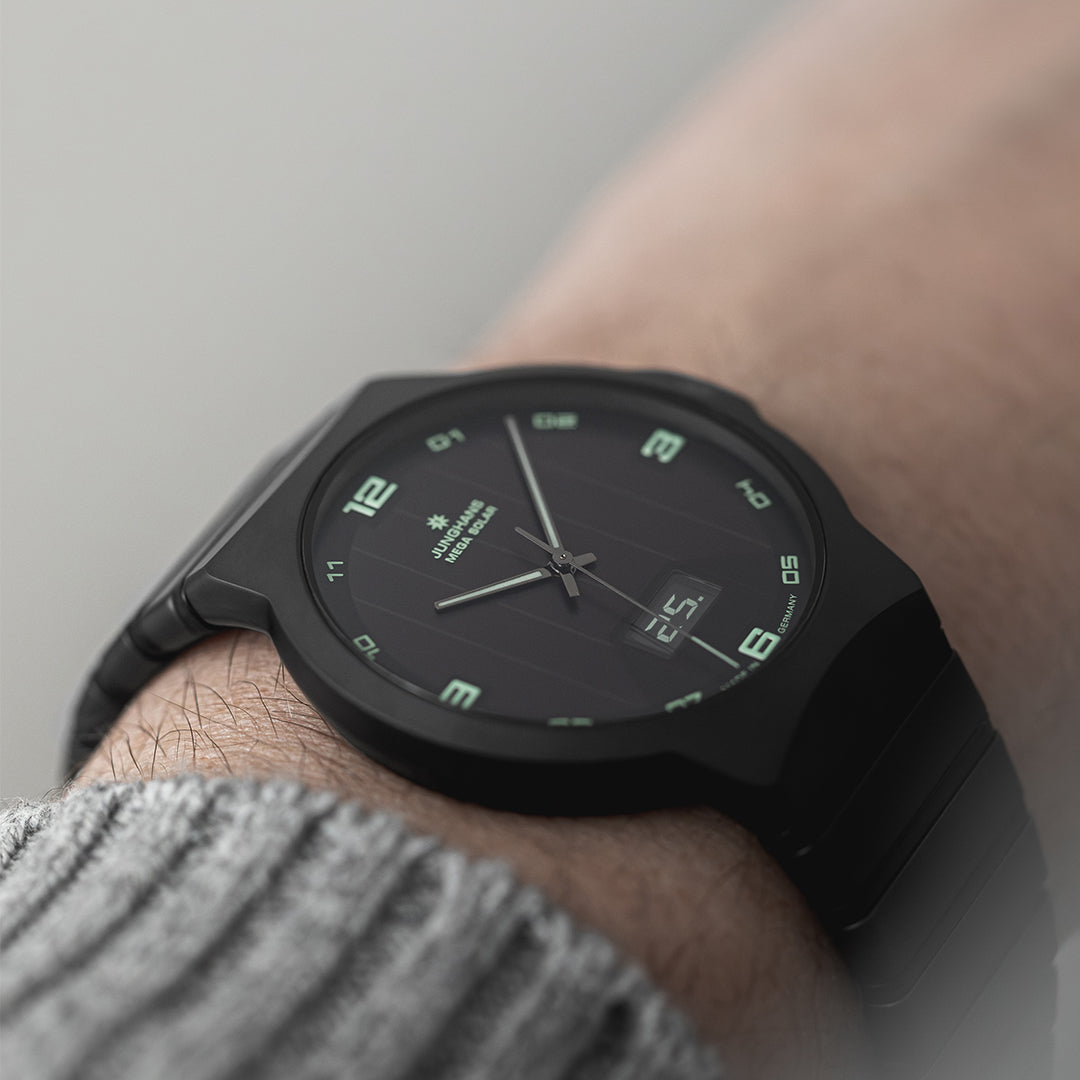 Junghans Force Mega Solar 40,4mm 18/1938.44 am Handgelenk