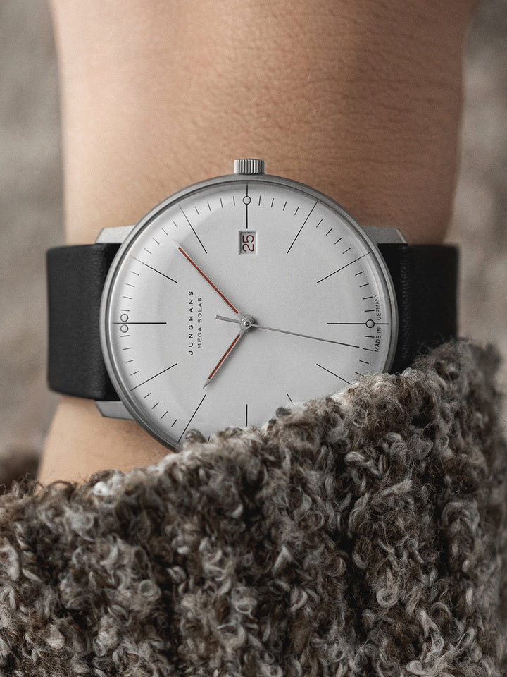 Junghans Max Bill MEGA Solar Bauhaus 38mm 59/2326.02 am Handgelenk