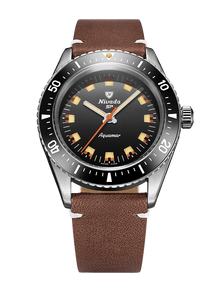 Nivada Grenchen Antarctic Diver Aquamar Black 38mm Lederarmband Braun weiße Naht 32068A14 - Zifferblatt Schwarz, Armband Leder