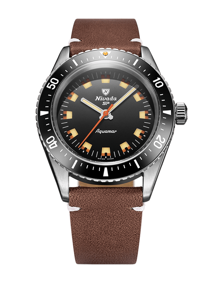 Nivada Grenchen Antarctic Diver Aquamar Black 38mm Lederarmband Braun weiße Naht 32068A14 - Zifferblatt Schwarz, Armband Leder